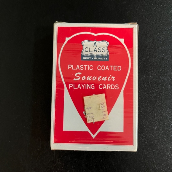 A view of Downtown Chicago Souvenir Playing Cards in Original Tuck Box, Like New - Picture 10 of 10